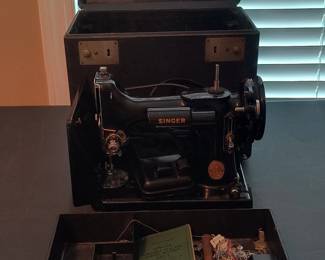 Singer Featherweight Sewing Machine