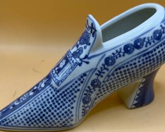 Shoe