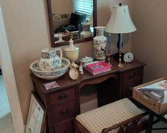 Make Up Dresser