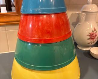 Outside pyrex bowls