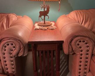 Oak end table - lodge lamp