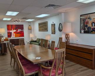 Table with 3 leaves, pads, 12 chairs (background items unavailable)