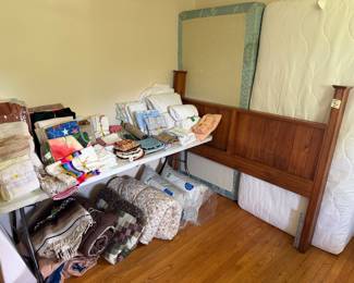 Bedspreads, sheets, blankets, twin bed, queen bedframe