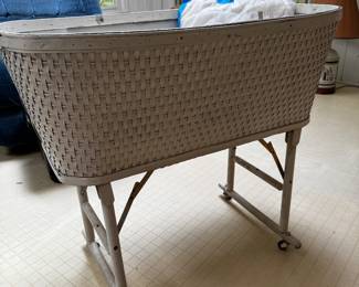 Vintage bassinet, collapsible for storage