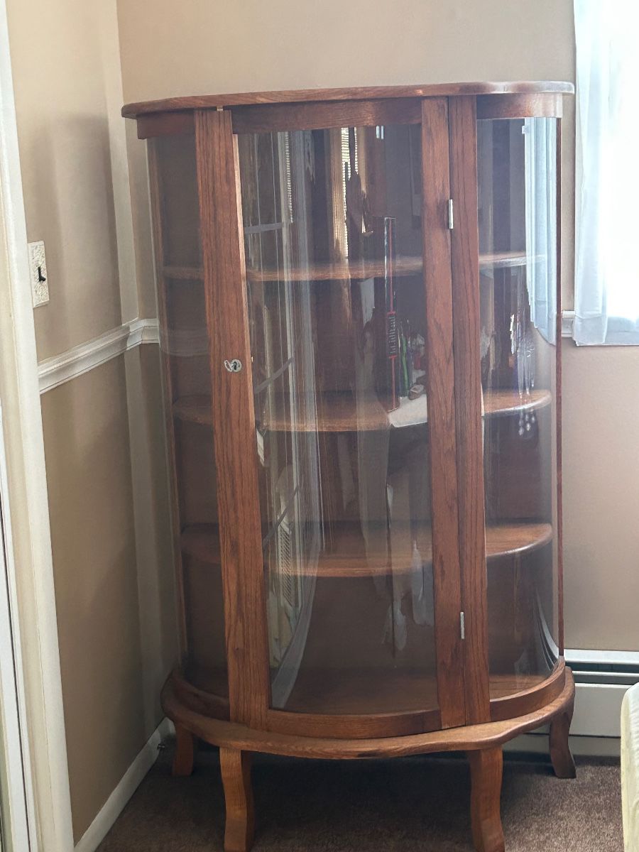 Curio Cabinet with Working Key