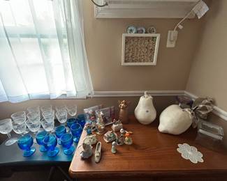 Crystal glasses, small delicate collectables
