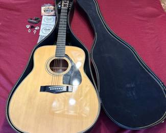 Yamaha F310 Acoustic Guitar with Hard Case Accessories