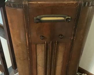 Vintage General Electric AM Console Radio Cabinet