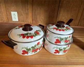 MELODY UPDATE PHOTOS Vintage StrawberryThemed Enamelware Canister Set