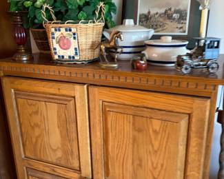 Vintage and modern decor. Farmhouse, country, cottage core.
