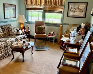 Vintage and modern decor. Farmhouse, country, cottage core.