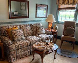 Vintage and modern decor. Farmhouse, country, cottage core.