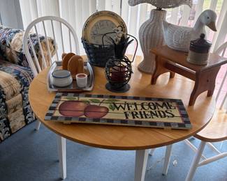 Vintage and modern decor. Farmhouse, country, cottage core.