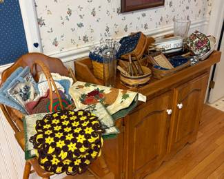 Vintage and modern decor. Farmhouse, country, cottage core.