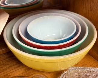 Pyrex stacking bowls