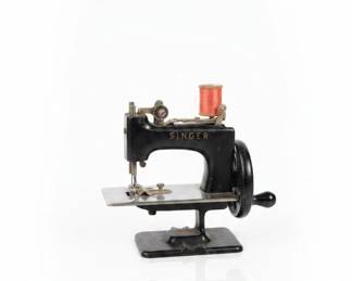 Singer Sewhandy Model Childs Toy Sewing Machine