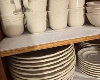 Pfaltzgraff Yorktowne Stoneware Dinnerware Set