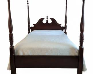 Thomasville Georgian Court Mahogany Chippendale Ball and Claw Foot FourPoster Bed