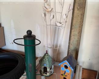 Bird Houses & Feeders 