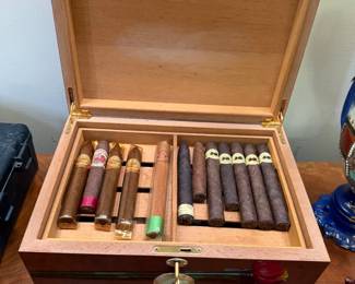  Wooden Cigar Humidor Box with Tray Divider, Hygrometer & Assortment of Fresh Cigars