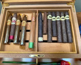  Wooden Cigar Humidor Box with Tray Divider, Hygrometer & Assortment of Fresh Cigars