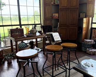 Bar stools, antique table