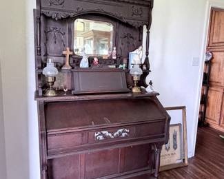 Antique organ