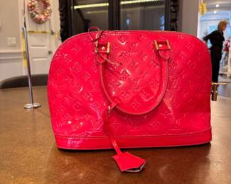 Louis Vuitton Patten Leather Purse. Photo 2 of 2