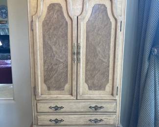 Thomasville Country Manor Hutch/Armoire