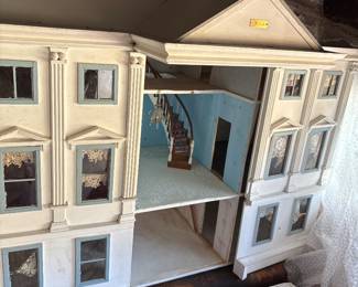 White house Dollhouse