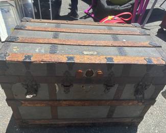 Antique trunk "Chas T Wilt Chicago"
