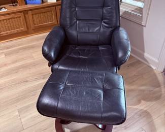 4 black stressless chairs