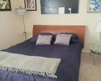 Queen bed 125