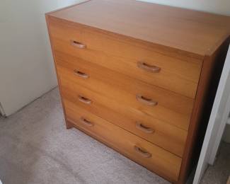 Dresser 100