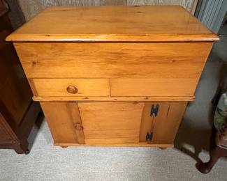 Antique lidded washstand