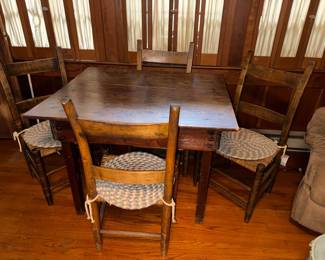 Primitive farm table and 4 chairs 