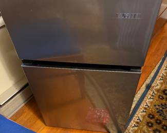 Small Vissani refrigerator 