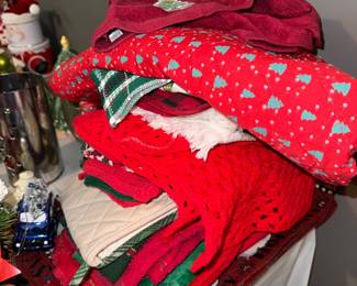 Vtg Christmas linens