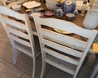 Items Located In The Kitchen Dining Room