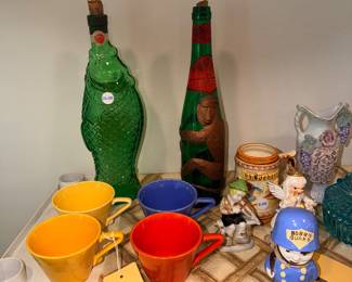 Items Located In The Kitchen Dining Room