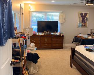 Items Located In The 4th Bedroom (MASTER)