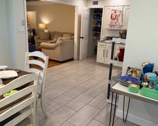 Items Located In The Kitchen Dining Room