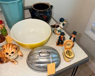 Items Located In The Kitchen Dining Room