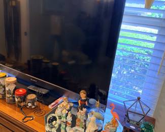 Items Located In The 4th Bedroom (MASTER)