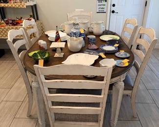 Items Located In The Kitchen Dining Room