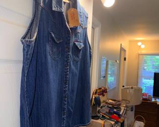 Items Located In The 4th Bedroom (MASTER)