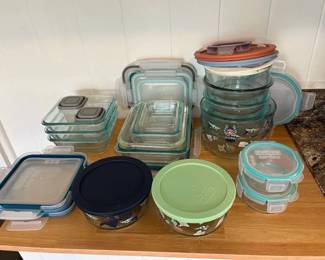 KFF049 Star Wars/ Mandolorian & Clear Pyrex Containers