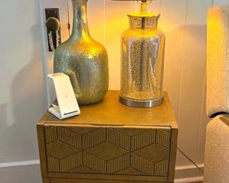 KFF018 Mid Century Style End Table W/ Lamp