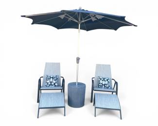 131 OutdoorLoungeSetwOttomanPairUmbrellaSunbrellaPillows
