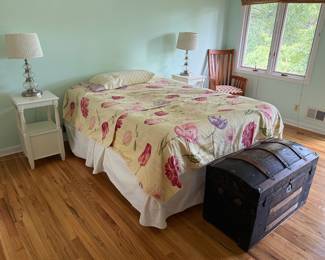 Queen Size Bedroom